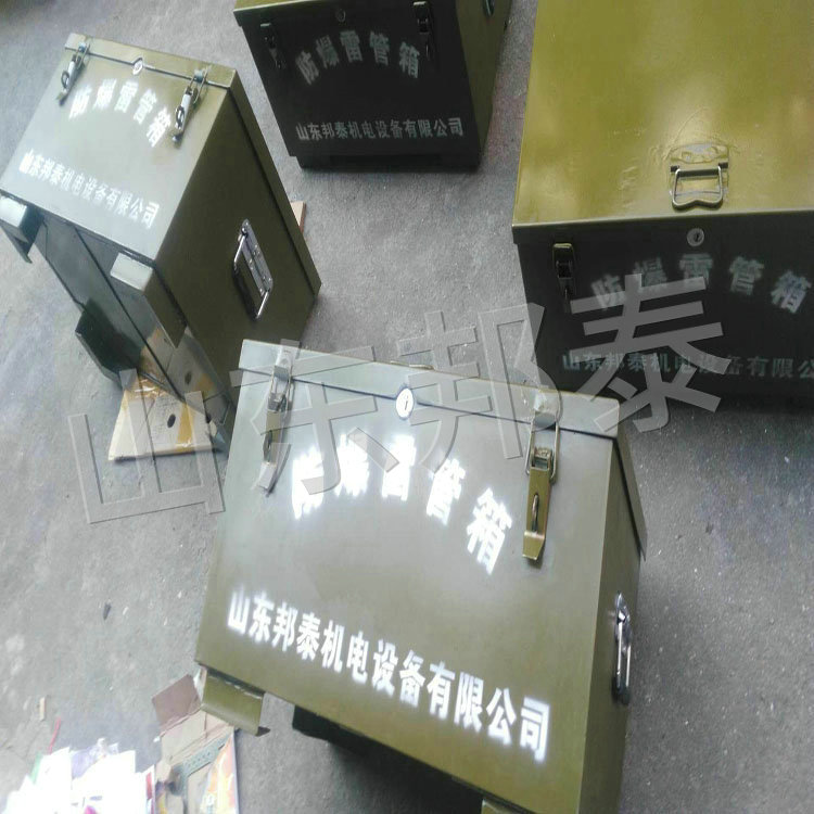 深灰色防爆箱